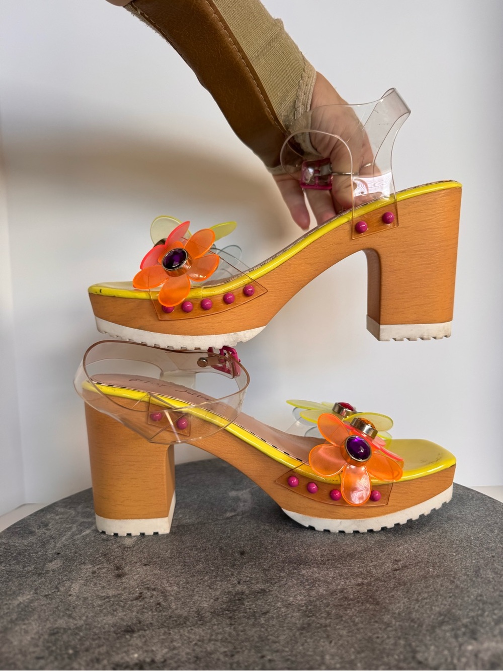 Betsey Johnson Beckket Flower Block Heels Sandals 8 - Picture 7 of 14